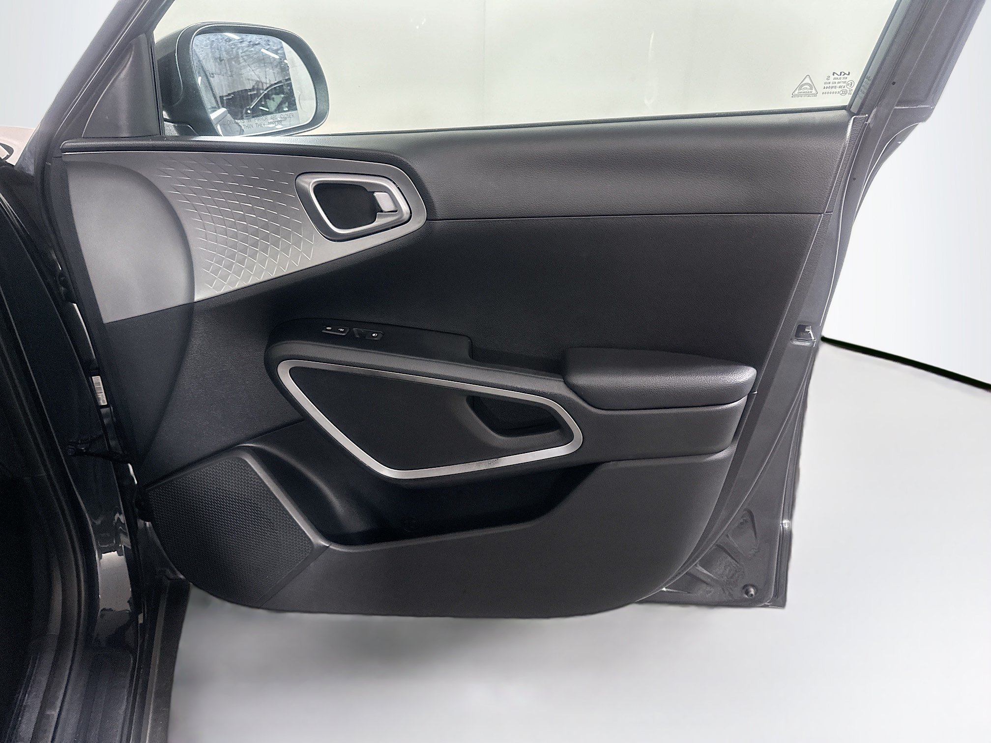 Used 2025 Kia Soul LX w/ LX Technology Package FWD image 30