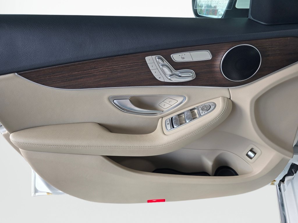 Used 2020 Mercedes-Benz C 300 4MATIC Sedan image 33