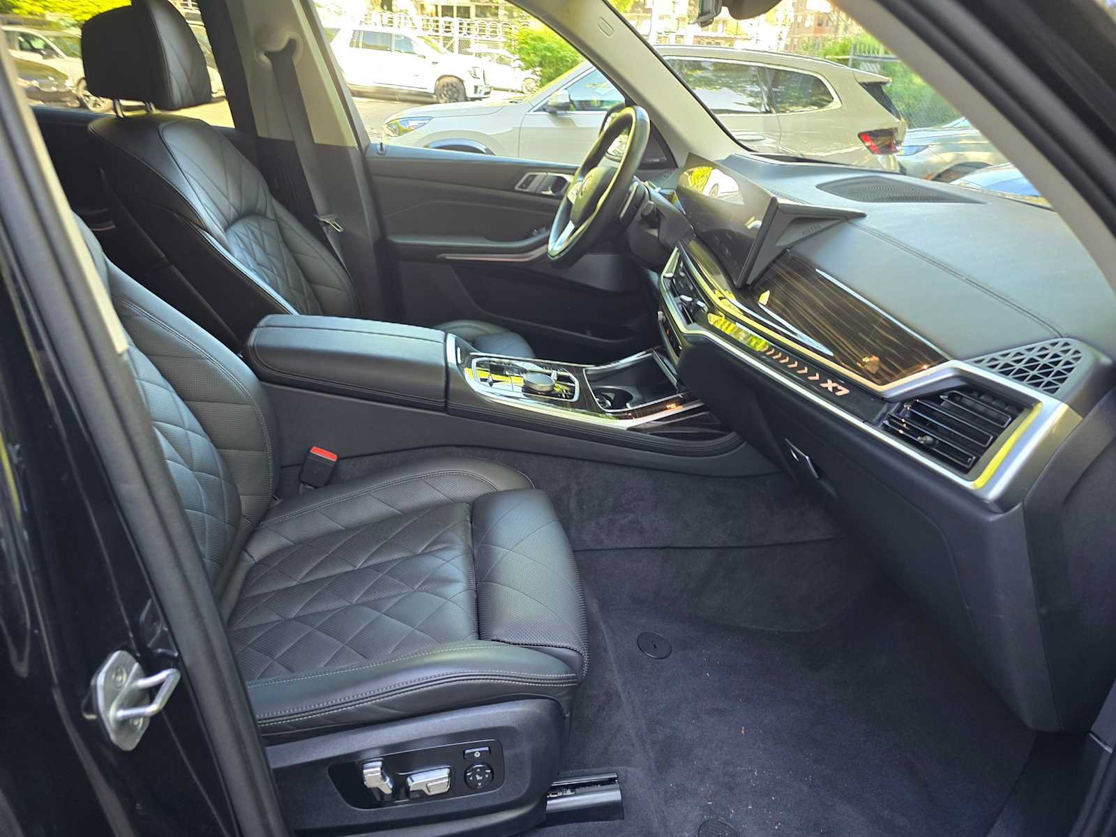 Used 2025 BMW X7 xDrive40i AWD/4WD image 11