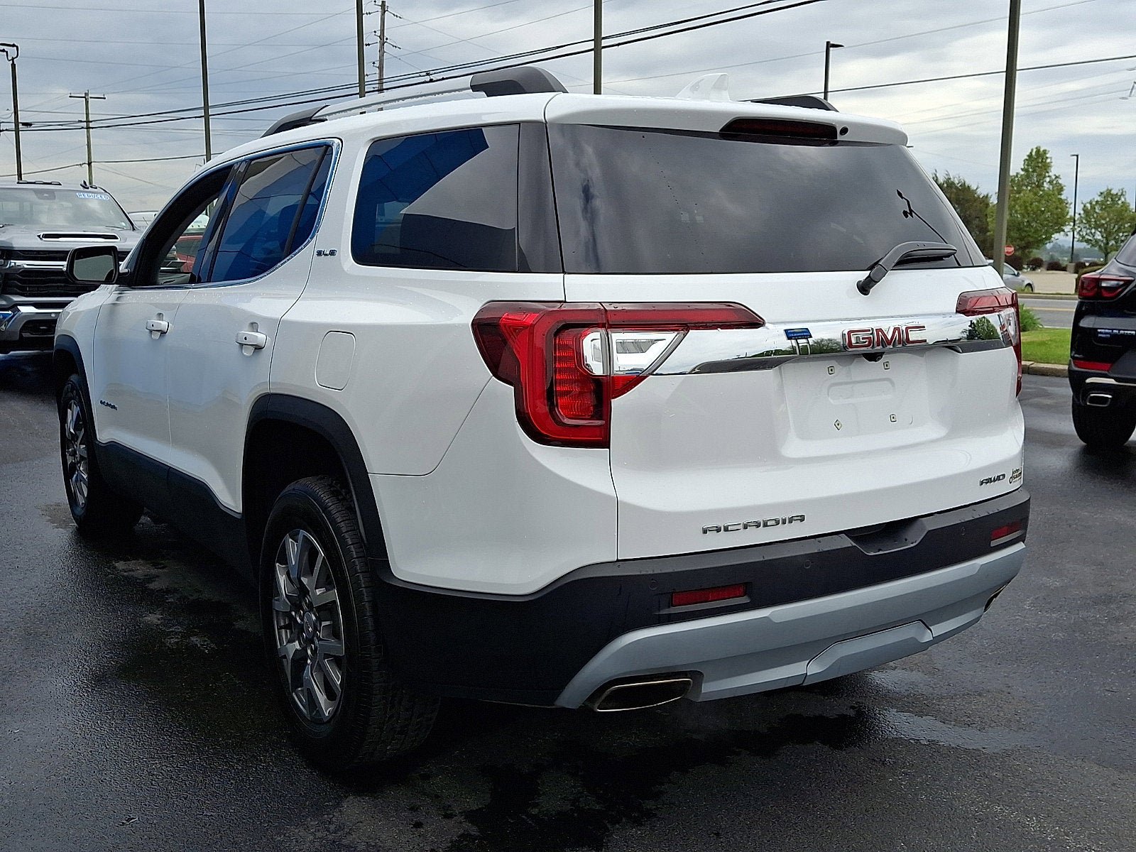Used 2023 GMC Acadia SLE w/ Driver Convenience Package AWD/4WD image 4