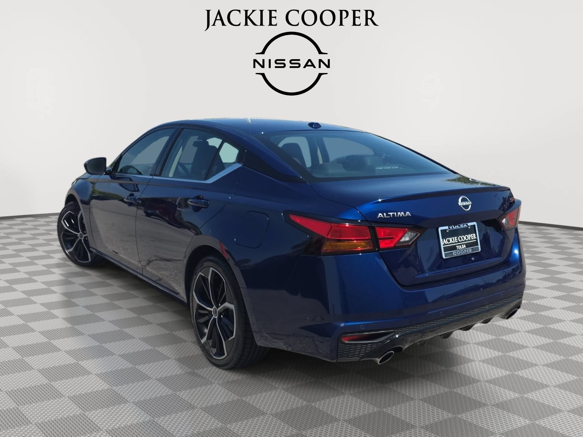 Used 2024 Nissan Altima 2.5 SR FWD image 7