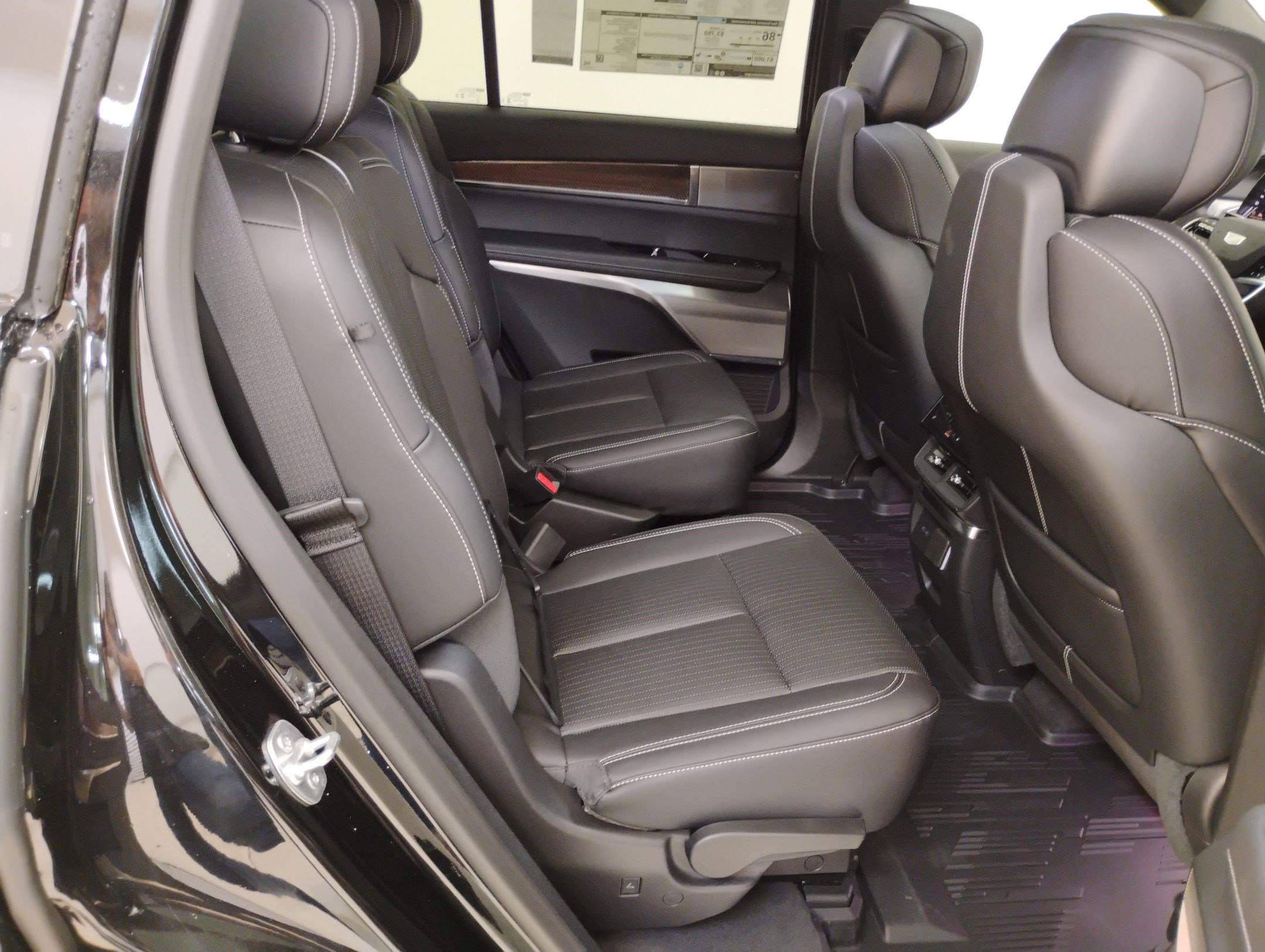 New 2026 Cadillac Vistiq Sport w/ LPO, Floor Liner Package image 28