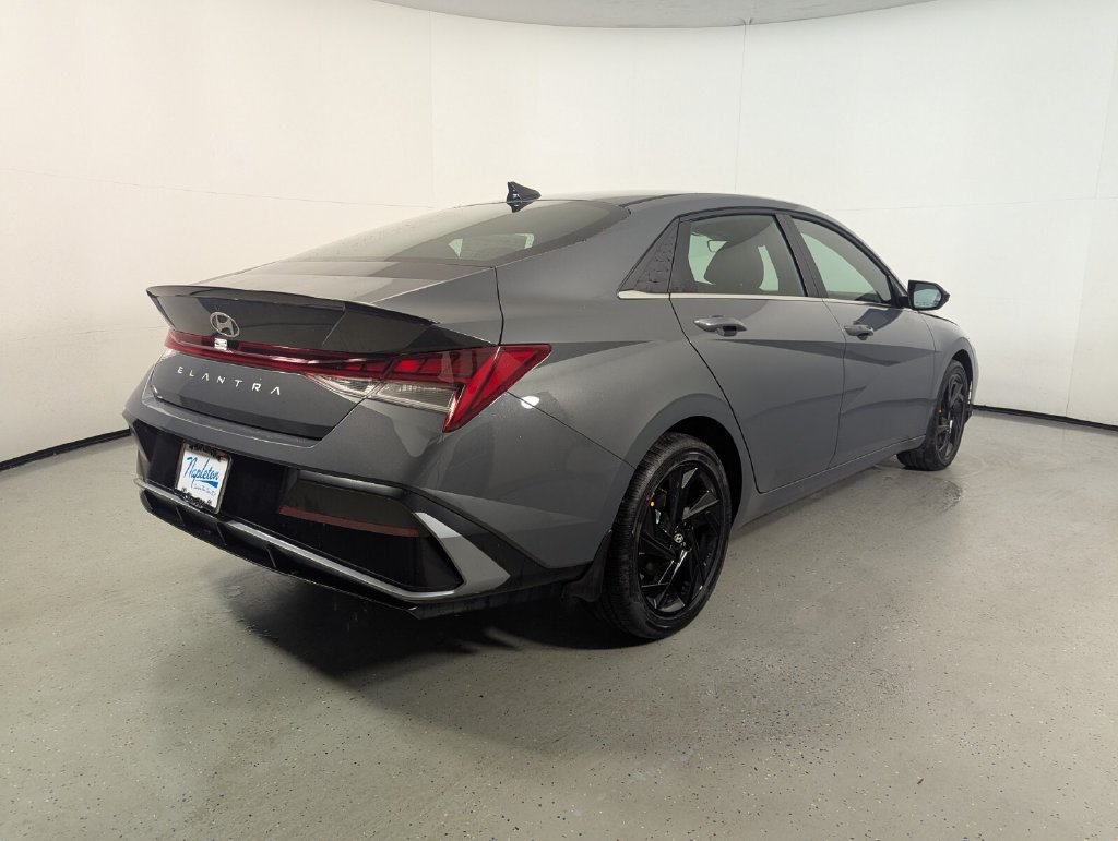 New 2026 Hyundai Elantra SEL Sport Premium FWD image 7