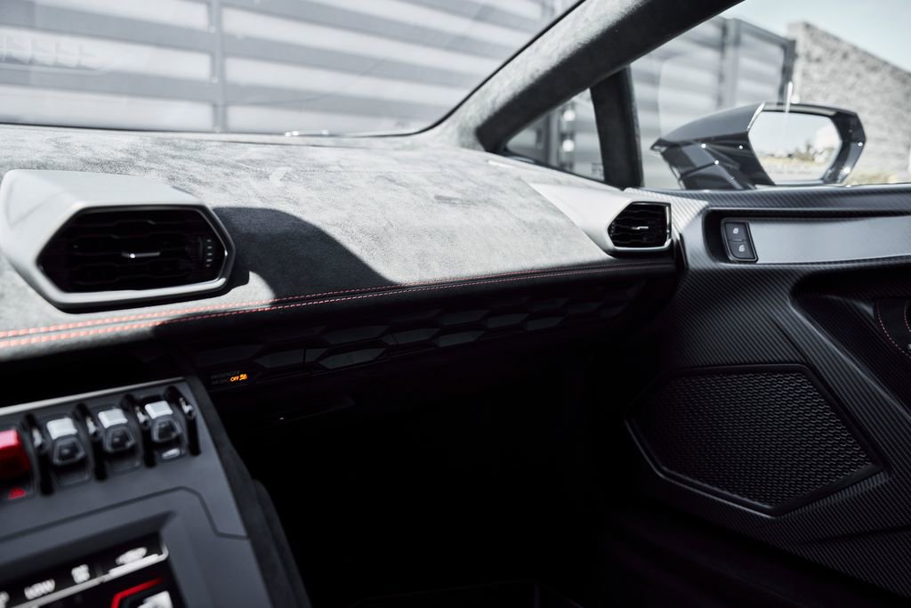 Used 2024 Lamborghini Huracan STO RWD image 74