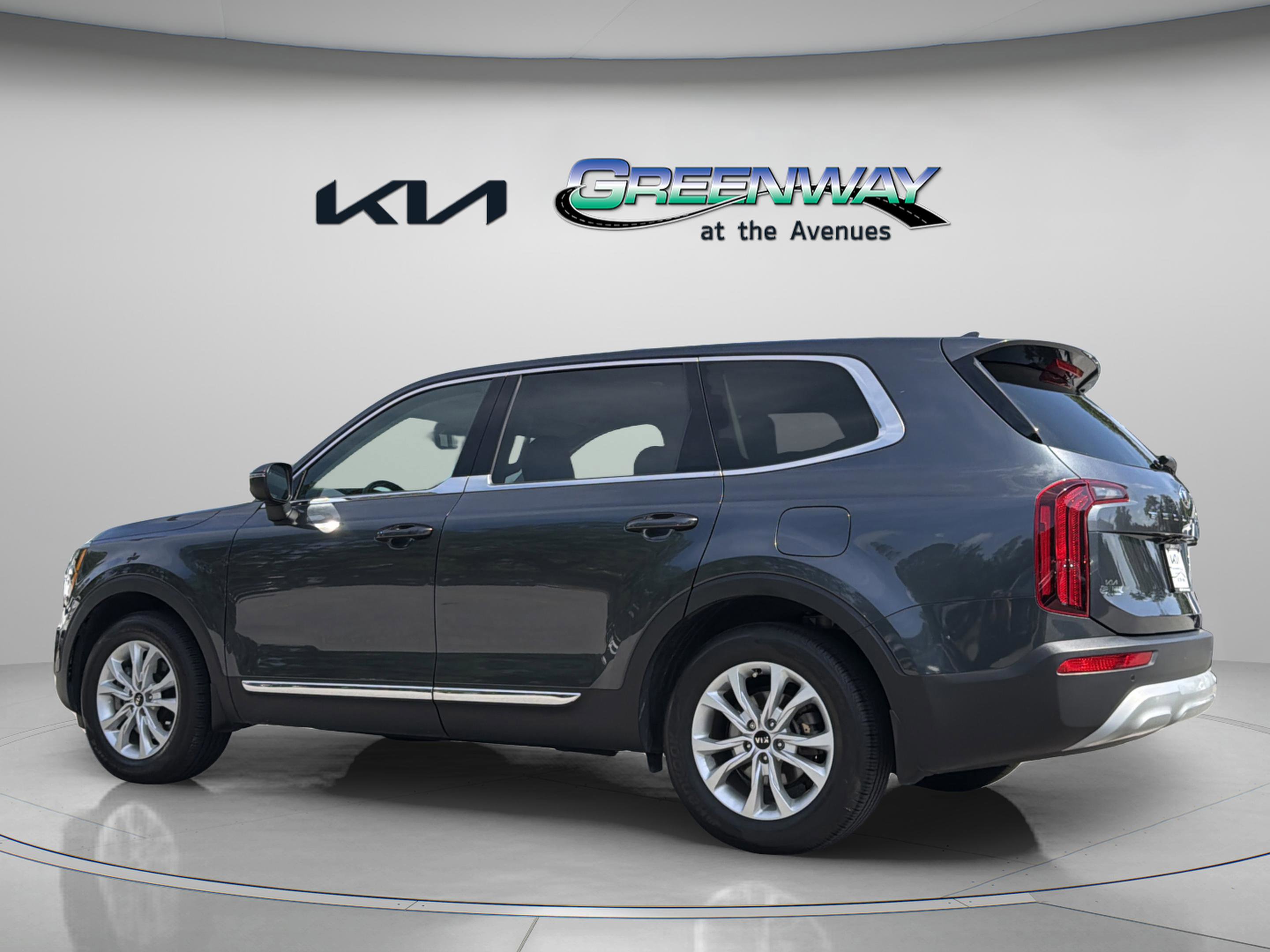 Used 2021 Kia Telluride LX FWD image 2