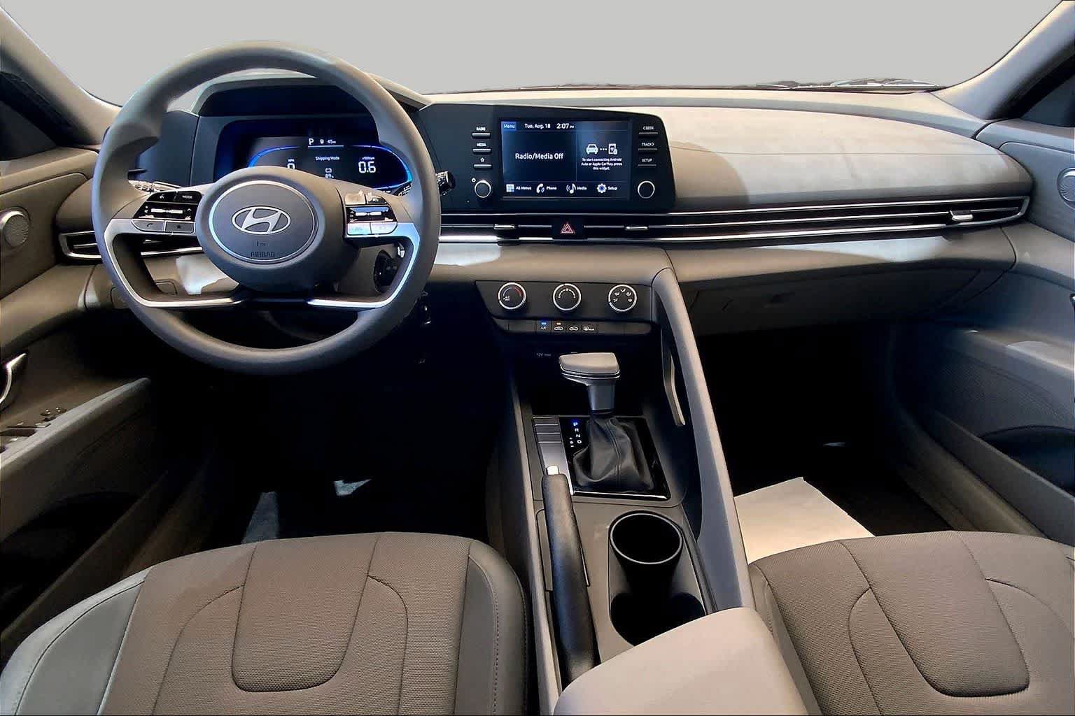 New 2026 Hyundai Elantra SE FWD image 5