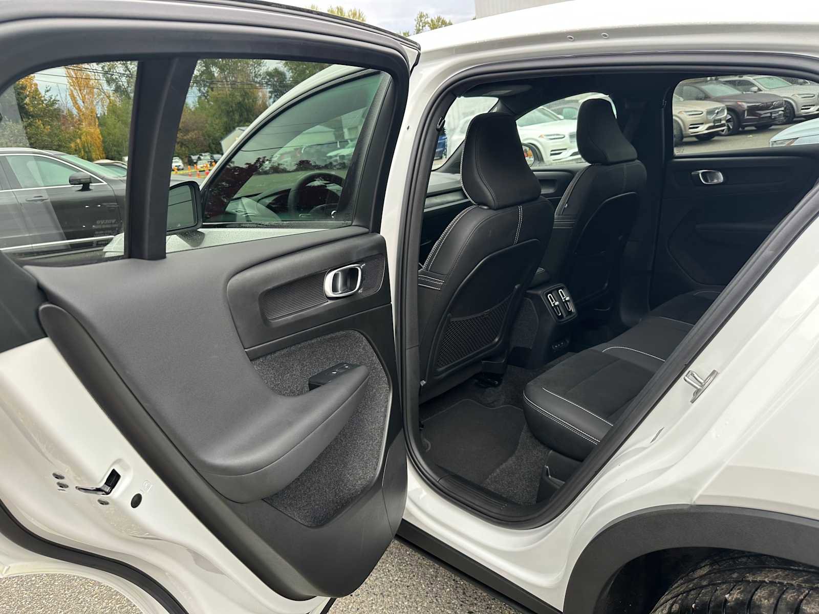 Certified 2023 Volvo C40 P8 Recharge Ultimate image 16