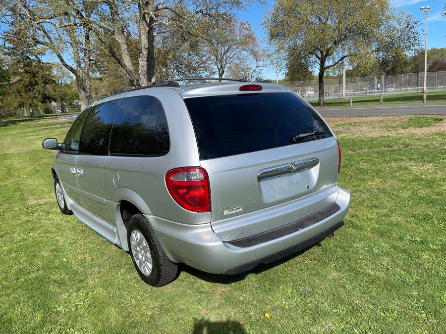Used 2005 Chrysler Town & Country LX w/ Popular Equipment Group II image 10