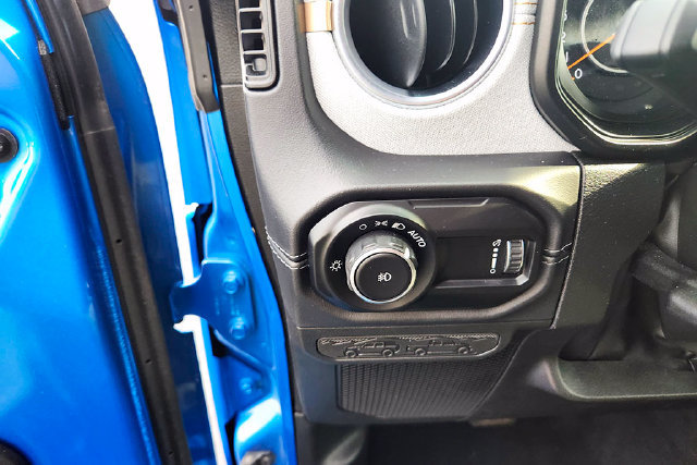 Used 2025 Jeep Wrangler Unlimited Sahara AWD/4WD image 12