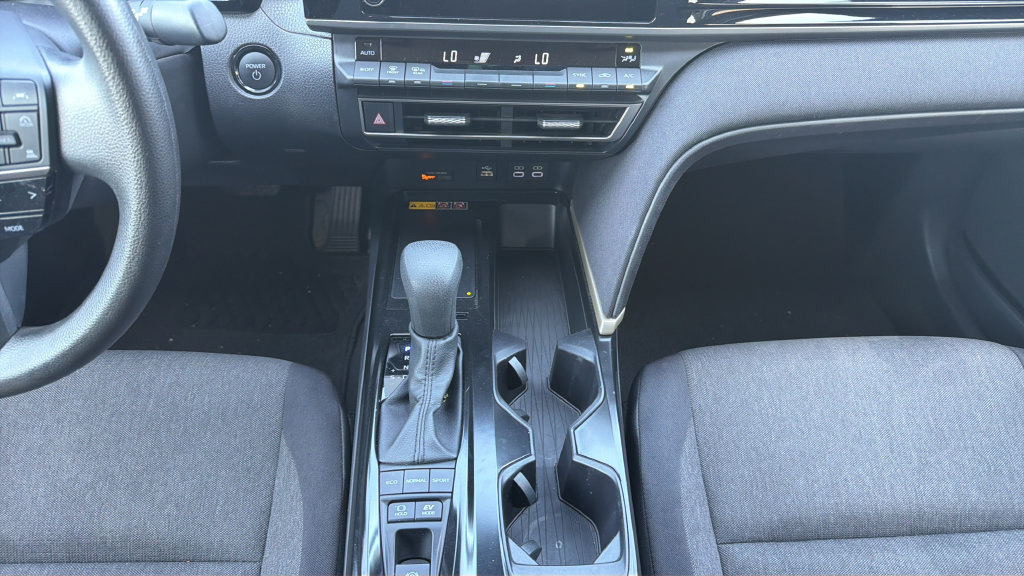 Used 2026 Toyota Camry LE FWD image 18