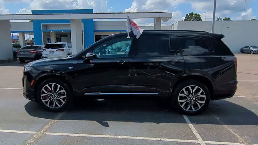 Used 2024 Cadillac XT6 Sport w/ Technology Package image 5