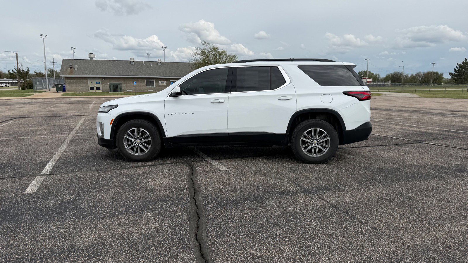 Used 2023 Chevrolet Traverse LT FWD image 12