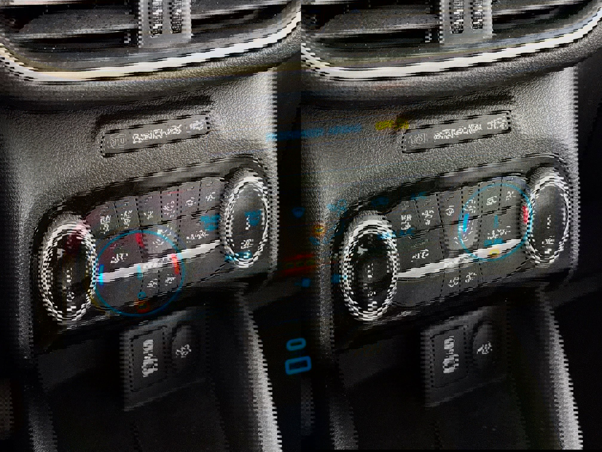 Used 2022 Ford Escape SE image 16