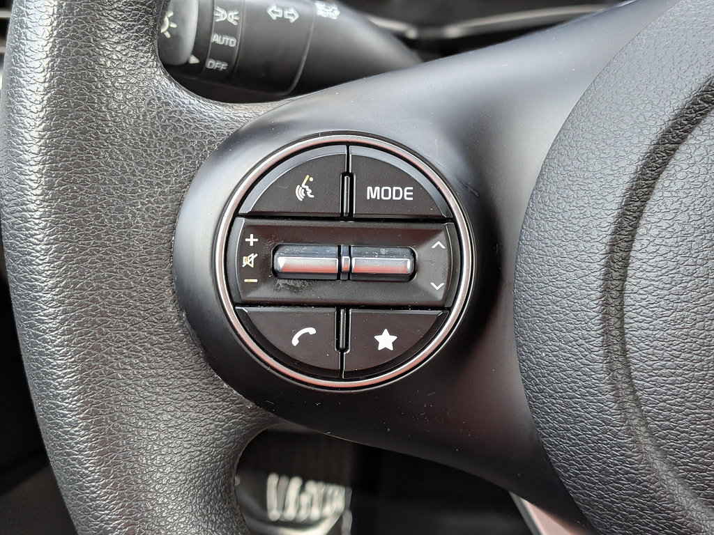 Used 2023 Kia Soul LX w/ LX Technology Package FWD image 48
