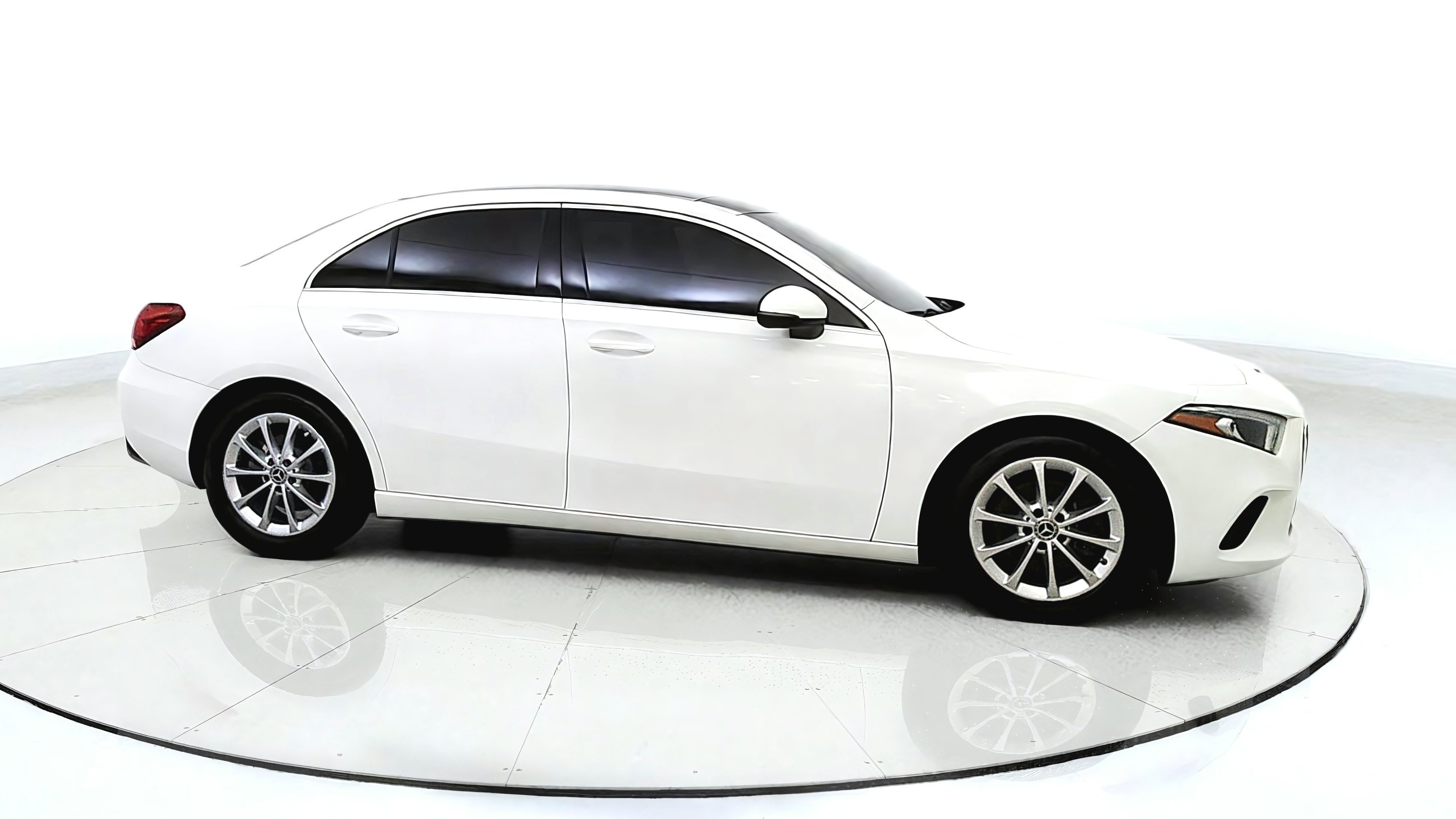 Used 2021 Mercedes-Benz A 220 image 8