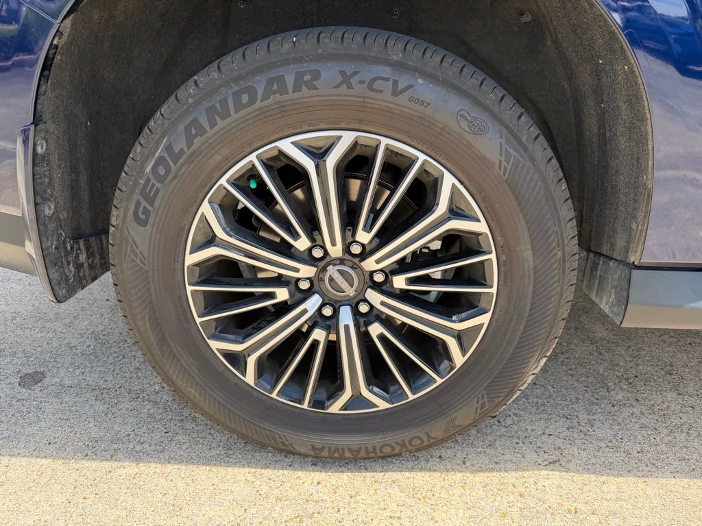 Used 2025 Nissan Armada SL w/ Captain's Chari Seat Package RWD image 7