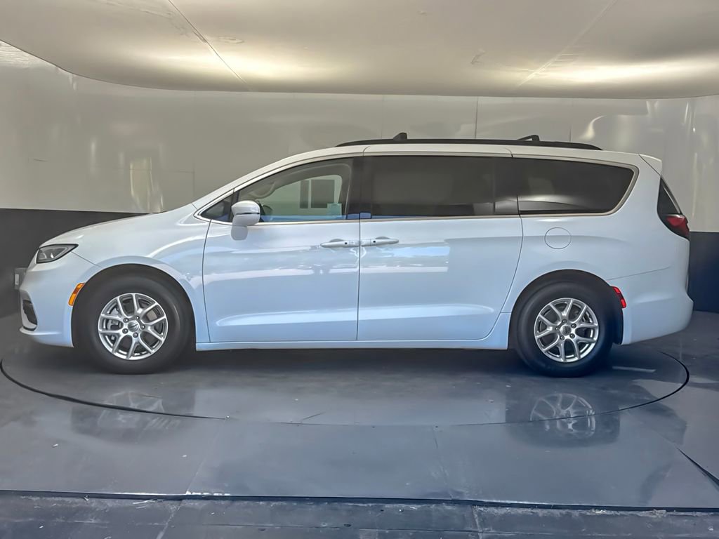 Used 2022 Chrysler Pacifica Touring-L FWD image 6