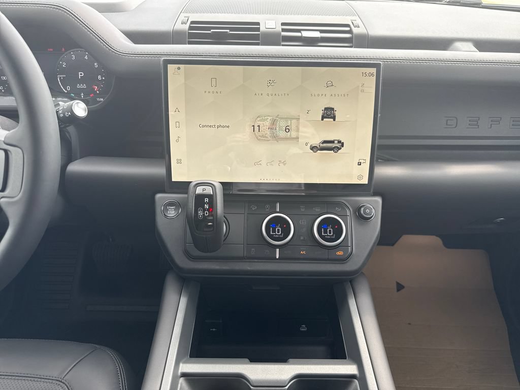New 2026 Land Rover Defender 110 X-Dynamic SE AWD/4WD image 22
