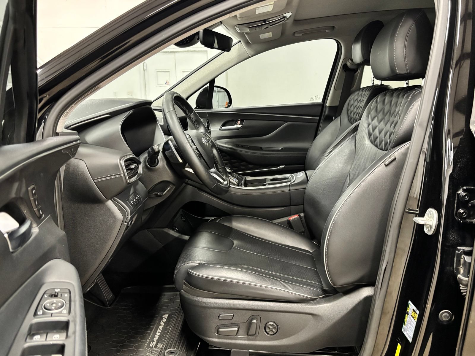 Used 2021 Hyundai Santa Fe Limited AWD/4WD image 17