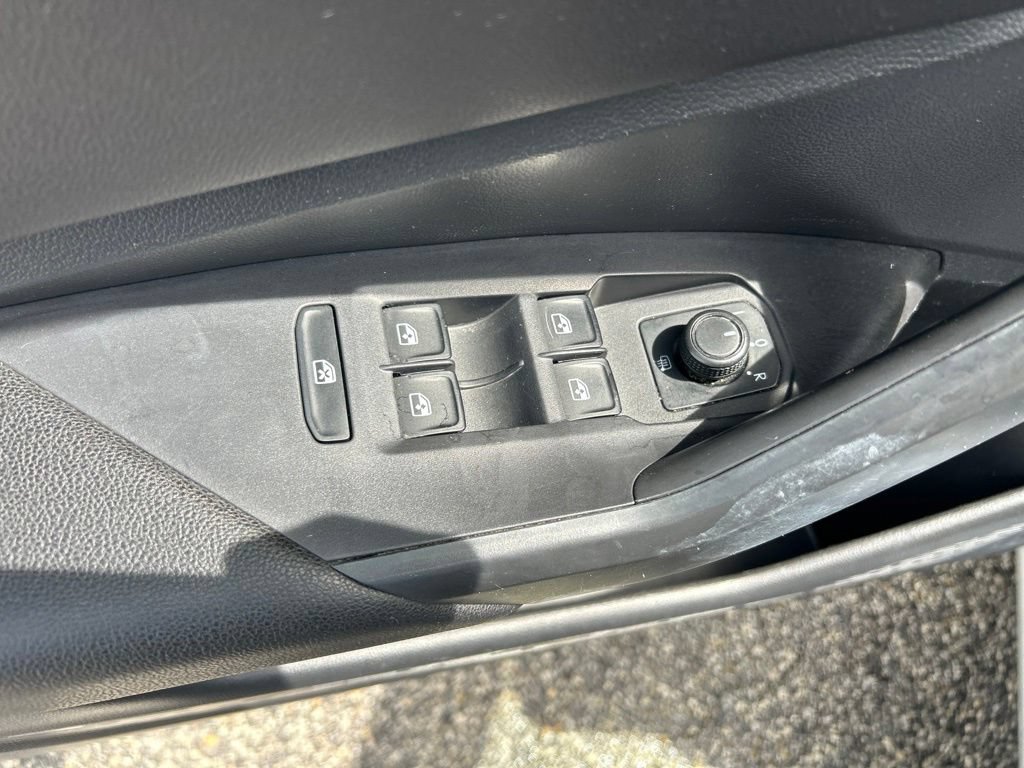 Used 2019 Volkswagen Jetta R-Line FWD image 33