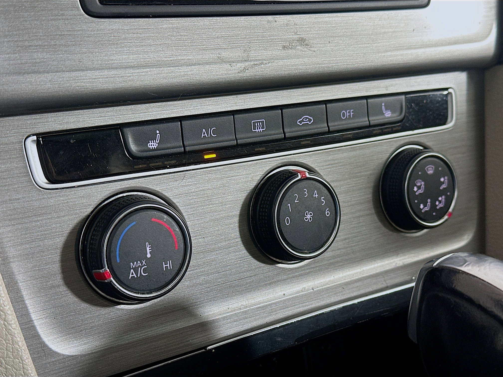 Used 2016 Volkswagen Golf Limited Edition image 23