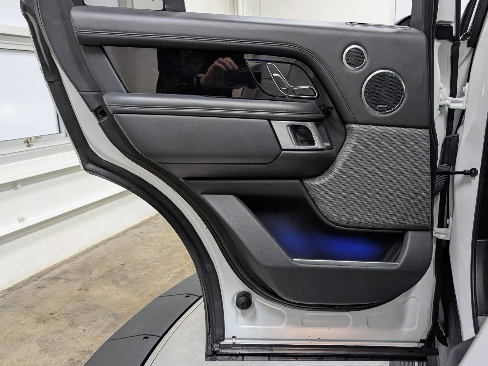 Used 2019 Land Rover Range Rover Autobiography image 18