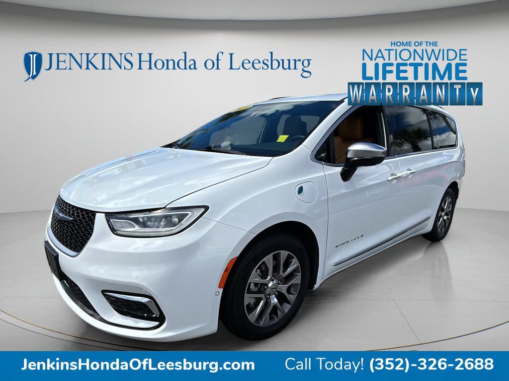 Used 2023 Chrysler Pacifica Pinnacle FWD image 8