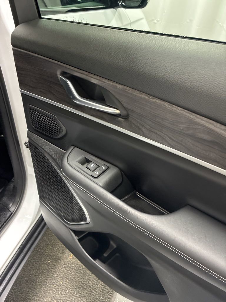 Used 2025 Jeep Grand Cherokee Limited image 26