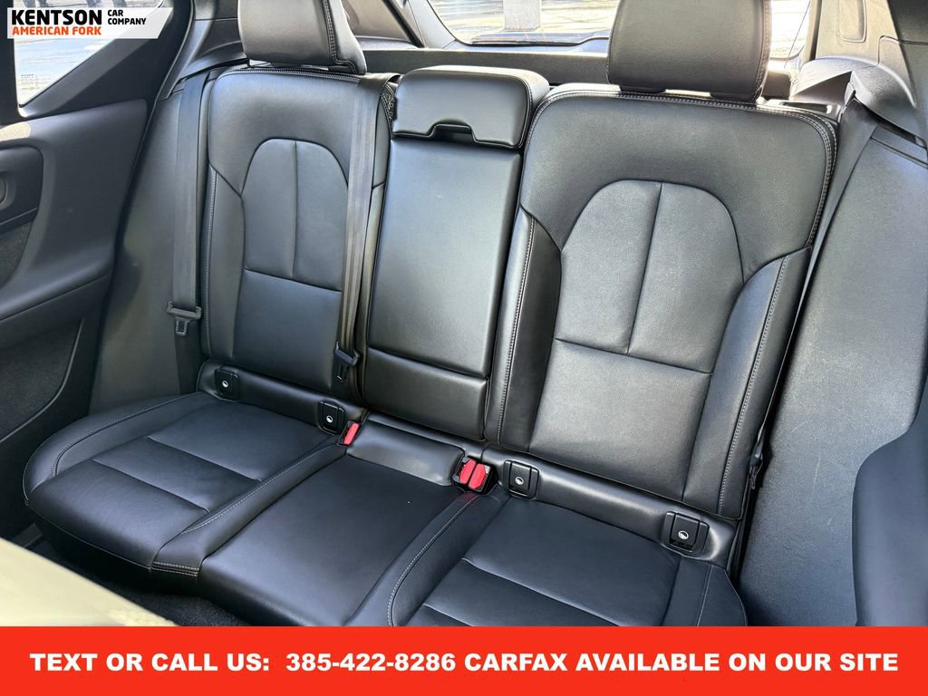 Used 2025 Volvo XC40 B5 Plus image 30