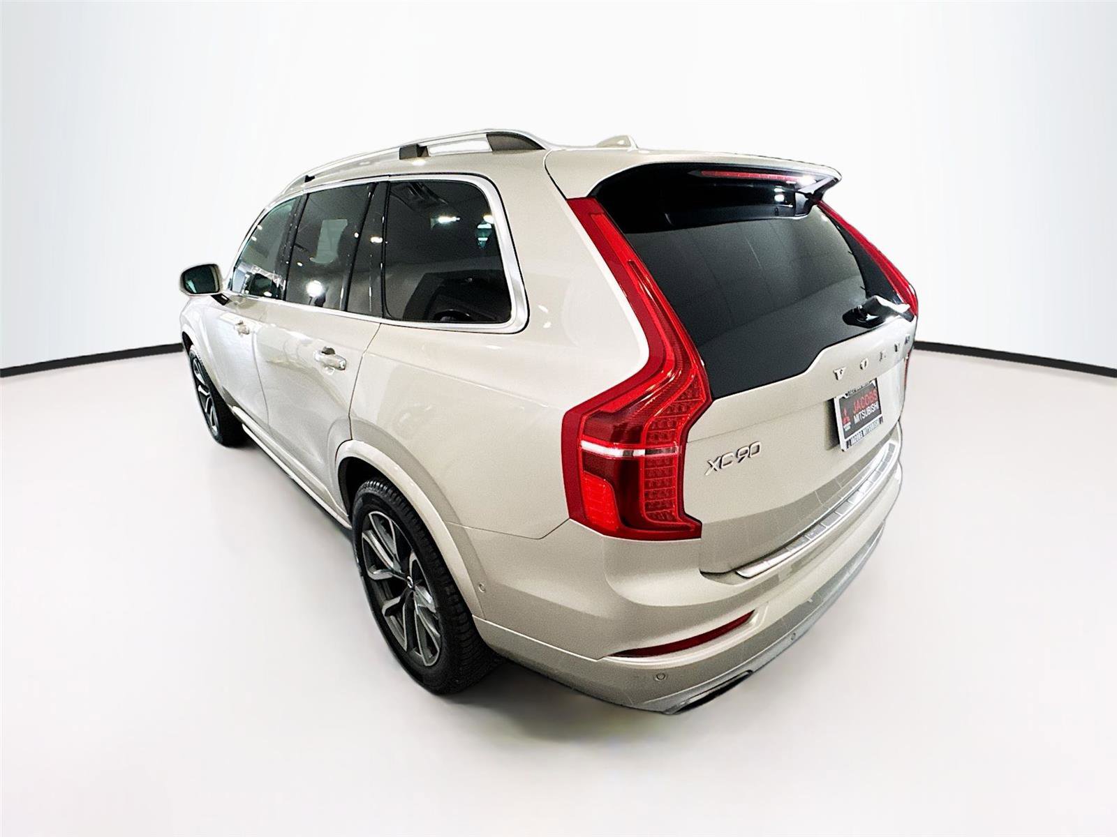 Used 2017 Volvo XC90 T6 Momentum w/ Vision Package image 30