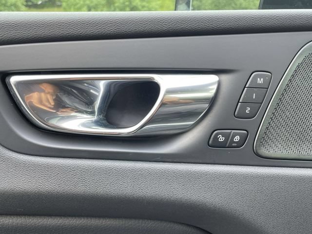 Used 2019 Volvo XC60 T6 Momentum w/ Multimedia Package AWD/4WD image 35