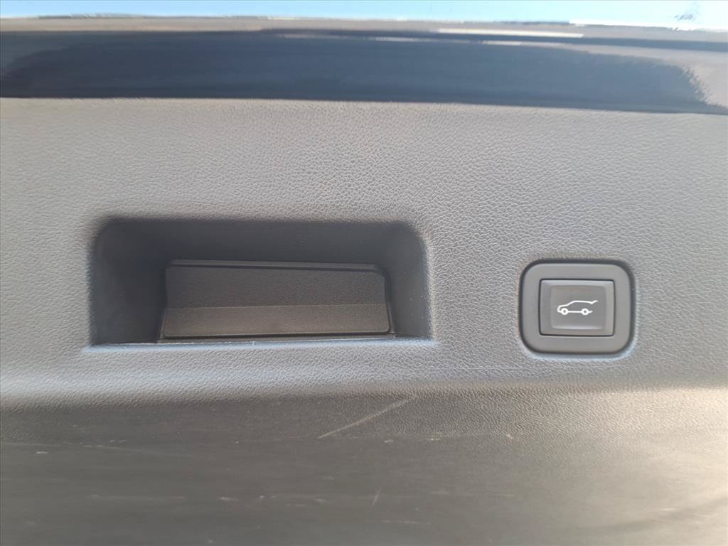 Used 2025 GMC Acadia Elevation FWD image 6