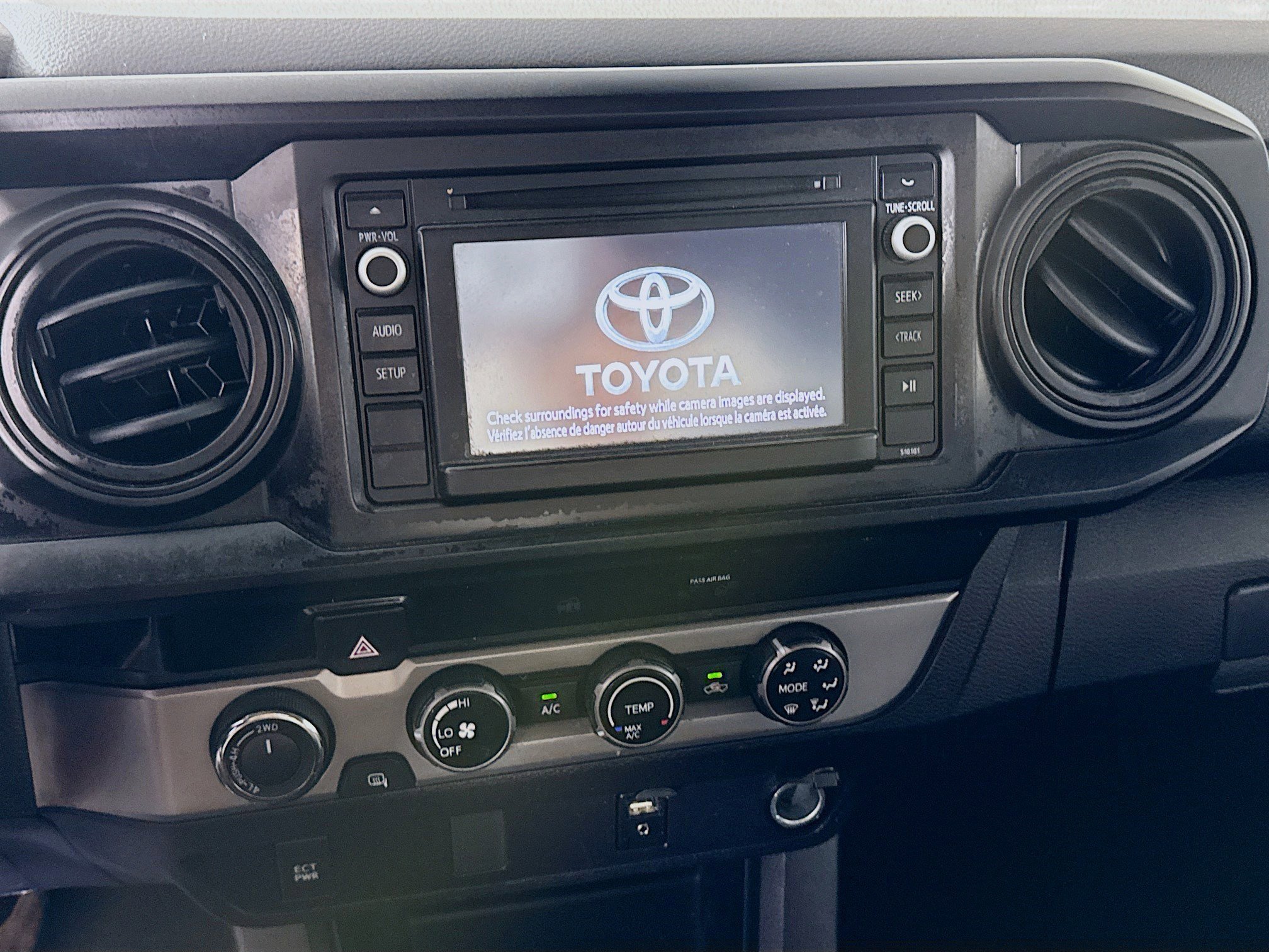 Used 2018 Toyota Tacoma SR image 18