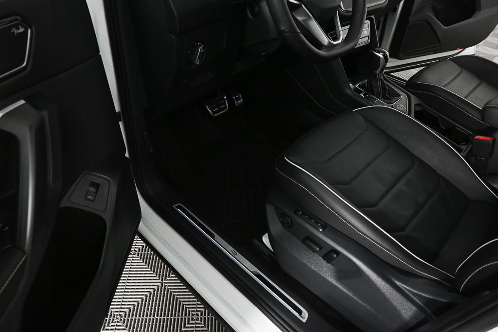 Used 2024 Volkswagen Tiguan SEL R-Line AWD/4WD image 7
