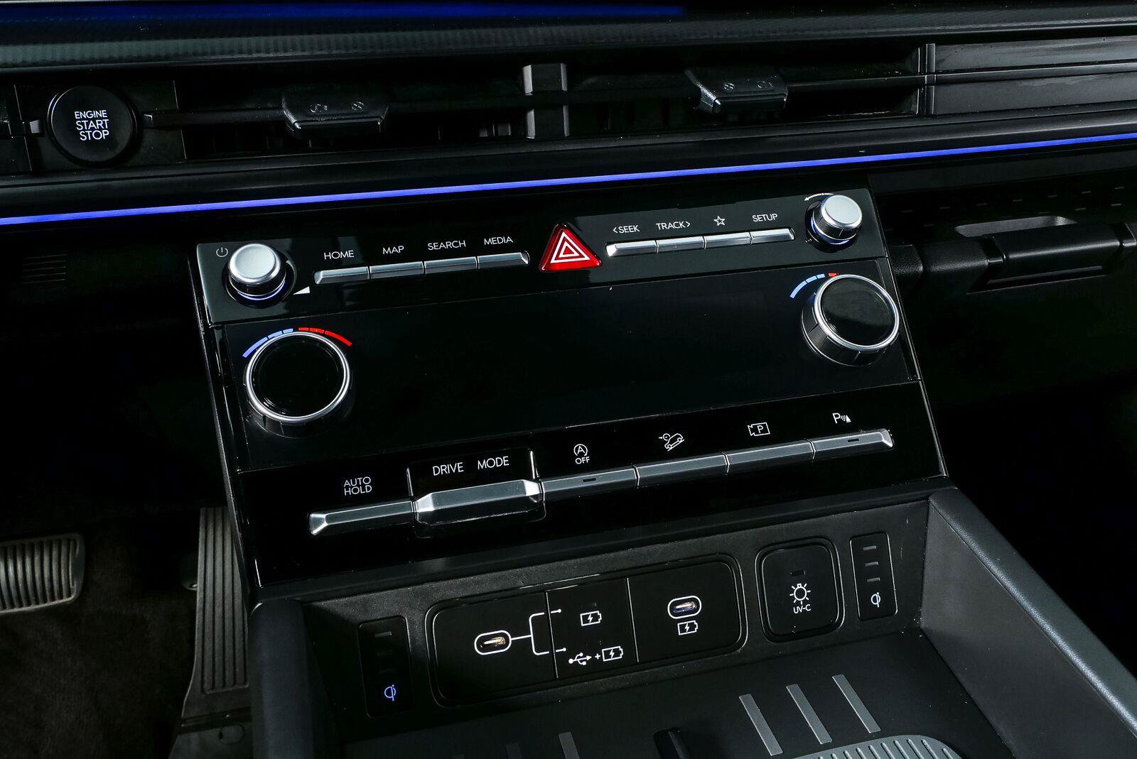 Used 2025 Hyundai Santa Fe Calligraphy FWD image 17