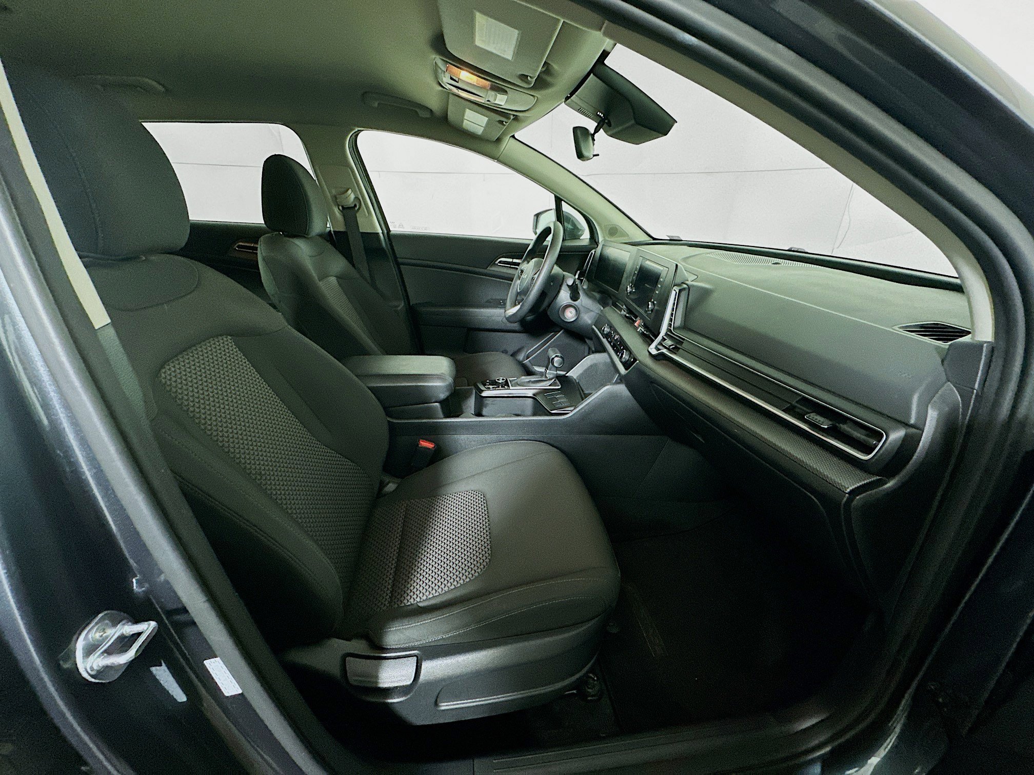 Used 2024 Kia Sportage LX image 31