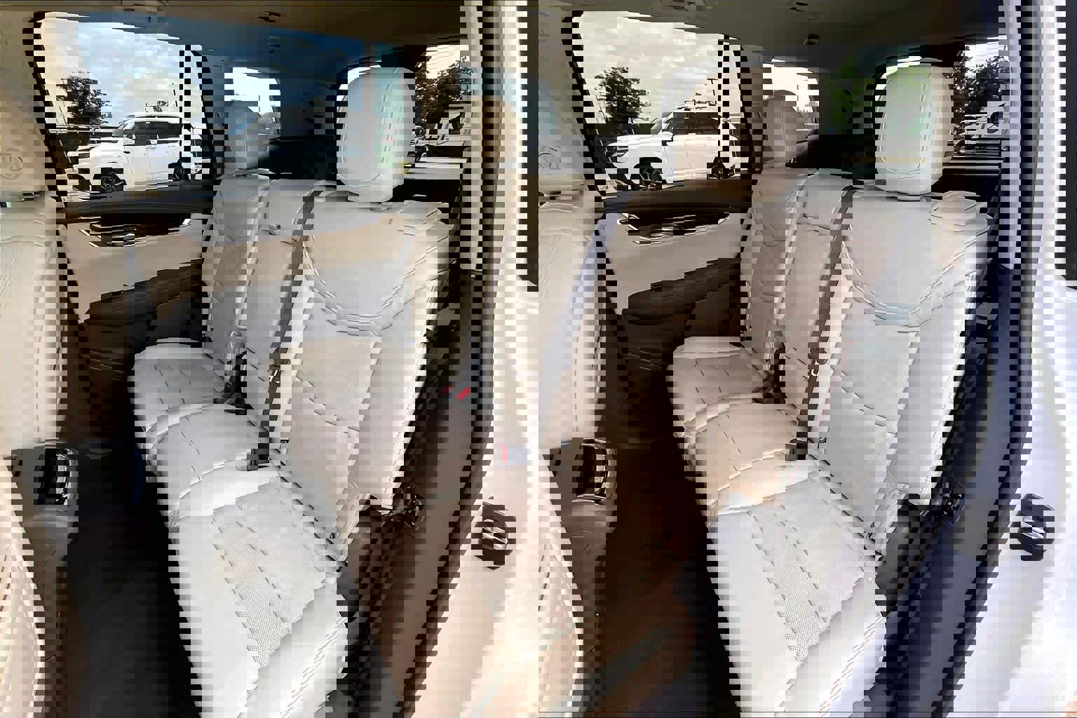 Used 2020 Cadillac XT6 Premium Luxury FWD image 19