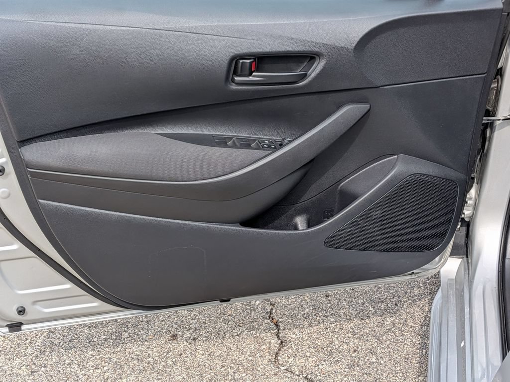 Used 2025 Toyota Corolla LE FWD image 18