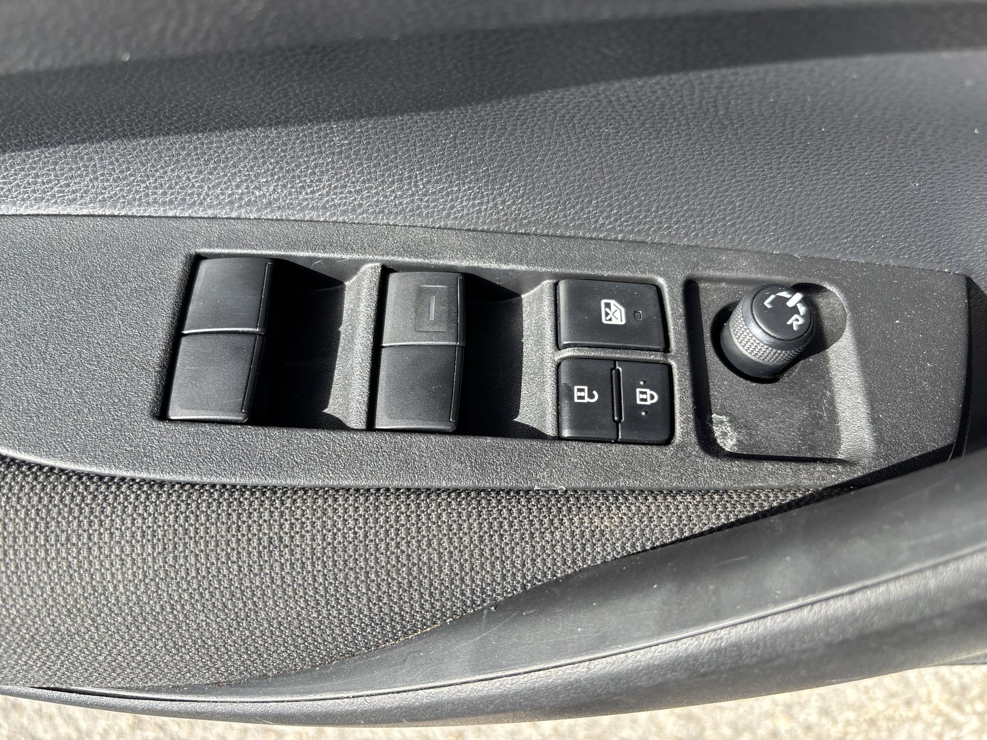 Used 2022 Toyota Corolla LE FWD image 15