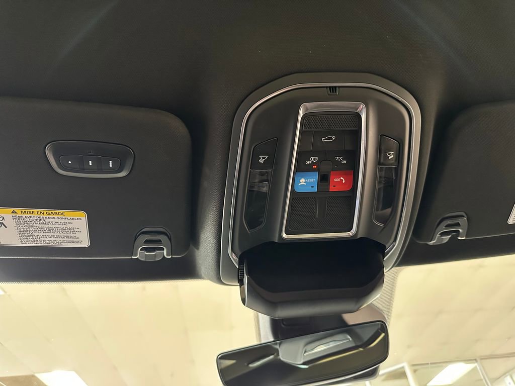 Certified 2024 Jeep Wagoneer Series II w/ Flexible Seating Group AWD/4WD image 35