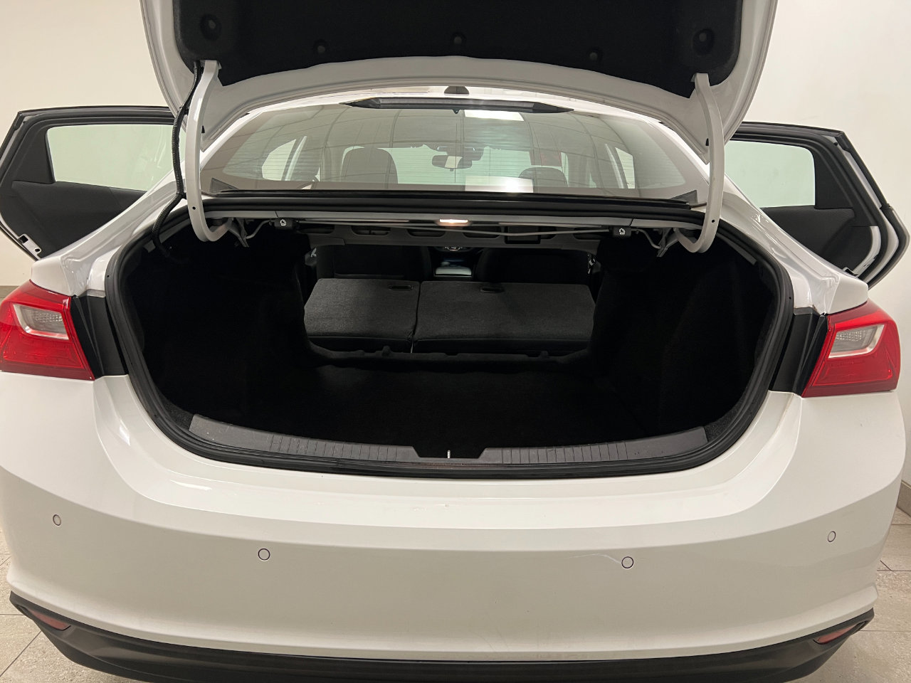 Used 2021 Chevrolet Malibu LS w/ Driver Confidence Package II image 18