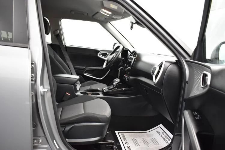 Used 2024 Kia Soul LX w/ Option Group 015 FWD image 17
