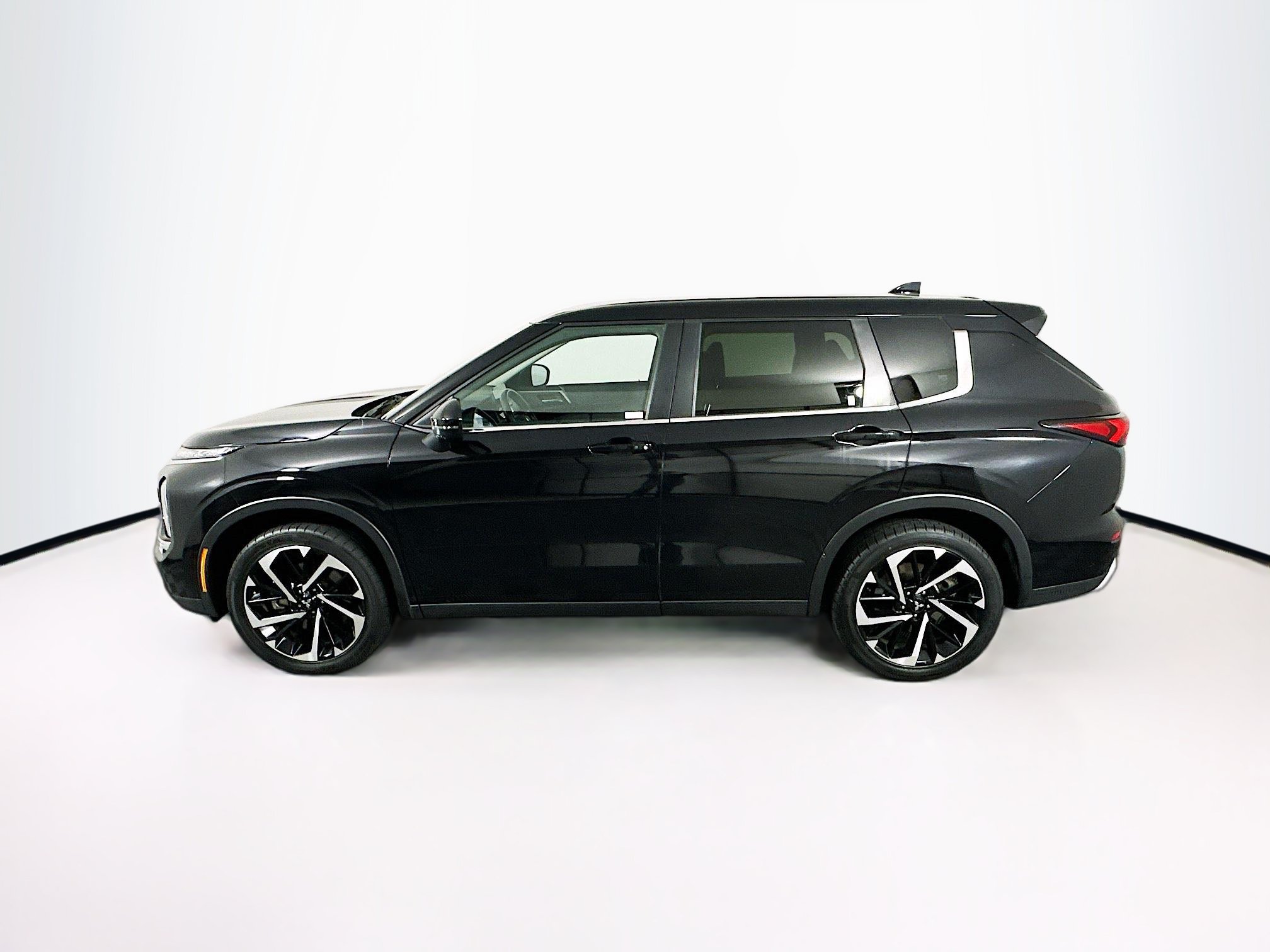 Used 2024 Mitsubishi Outlander SE AWD/4WD image 4