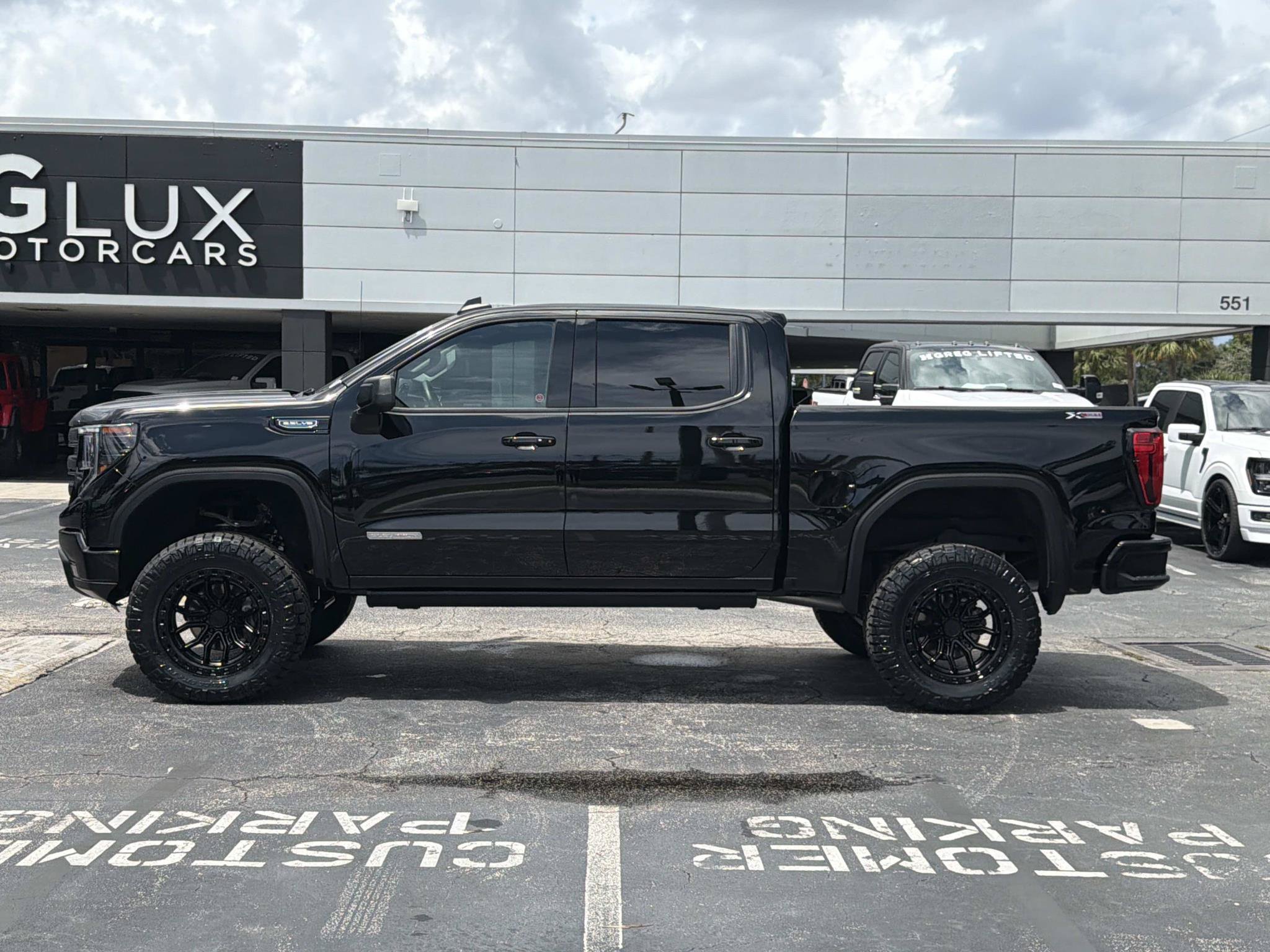 Used 2024 GMC Sierra 1500 Elevation w/ LPO, Elevation Black Package AWD/4WD image 6