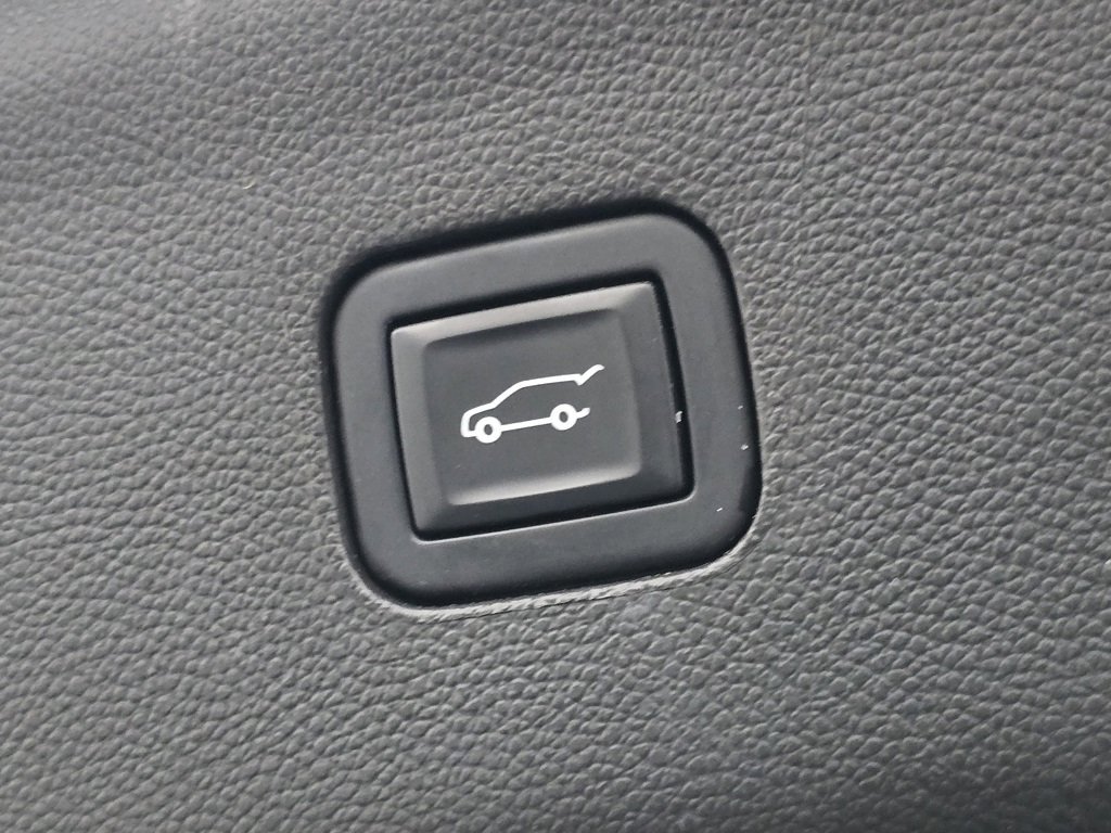 Used 2022 Buick Enclave Premium w/ Experience Buick Package image 19