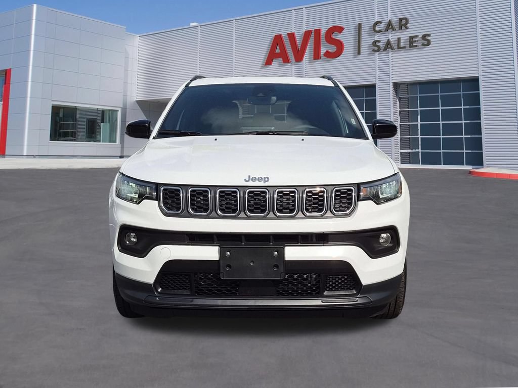 Used 2025 Jeep Compass Latitude w/ Sun & Sound Group AWD/4WD image 2