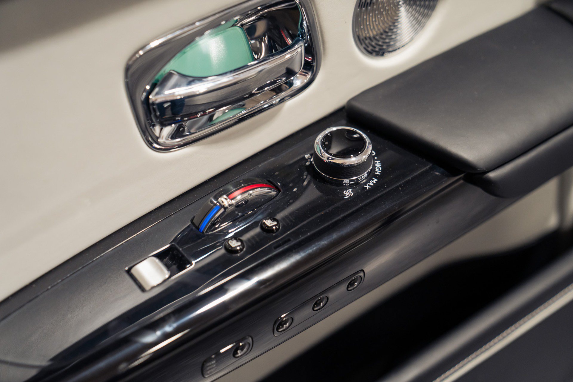 Used 2020 Rolls-Royce Phantom Sedan RWD image 63
