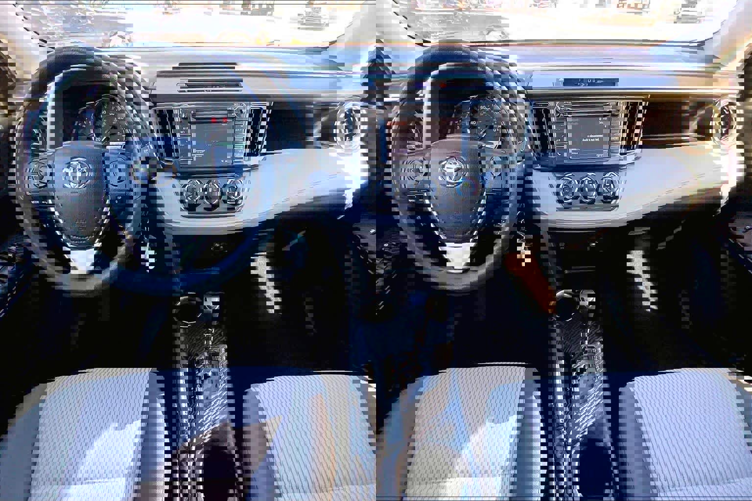 Used 2015 Toyota RAV4 LE image 11