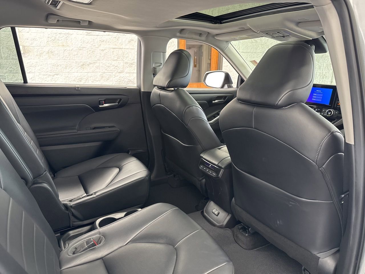 Used 2023 Toyota Highlander XLE image 46