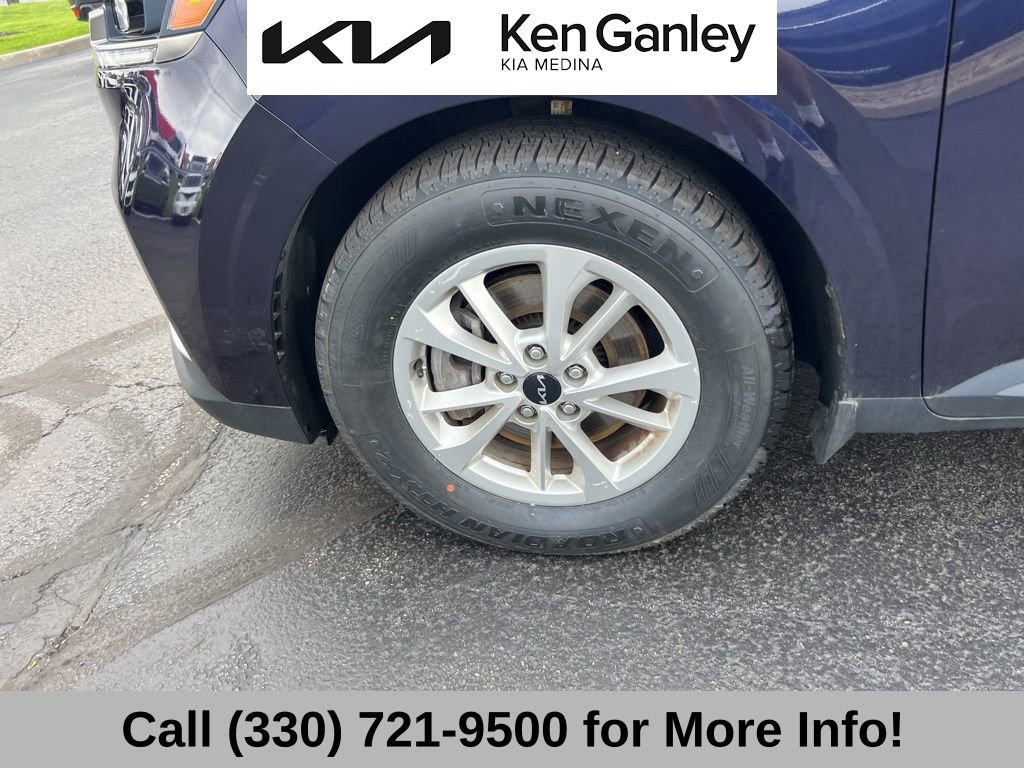 Used 2024 Kia Carnival LX FWD image 17
